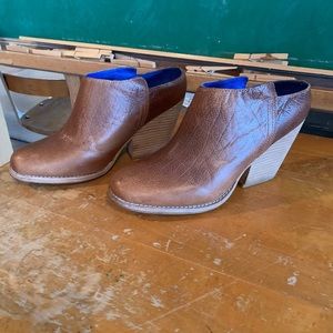 Jeffery Campbell shoe boots. Tan. Size 7